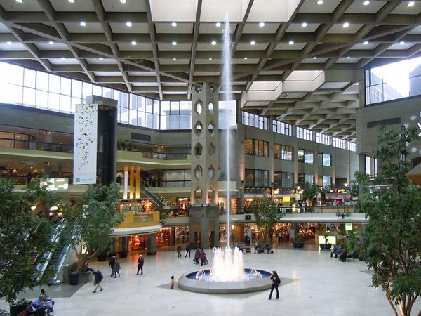 Dans la galerie Complexe DESJARDINS Ville souterraine Dans la galerie Complexe DESJARDINS Ville souterraine