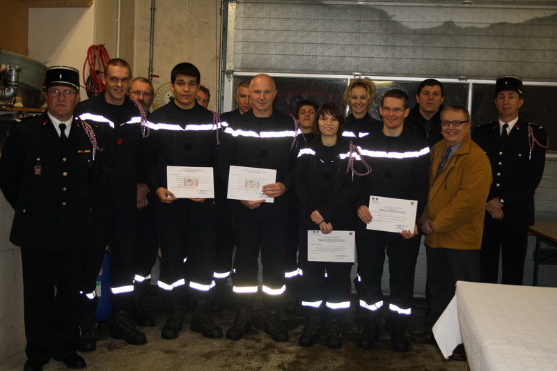 Dipl+¦mes pompiers  01-2012 010