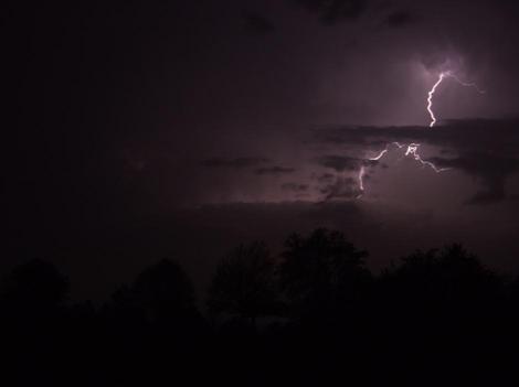 Juin_2008_orage_sec_sur_lhorizon