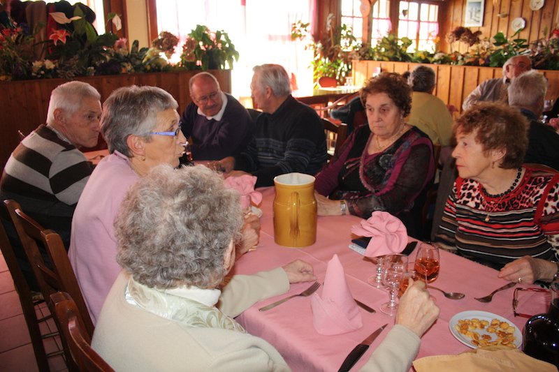 Repas 3eme age 2013 005